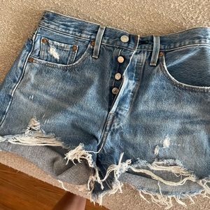 Levi shorts size 27